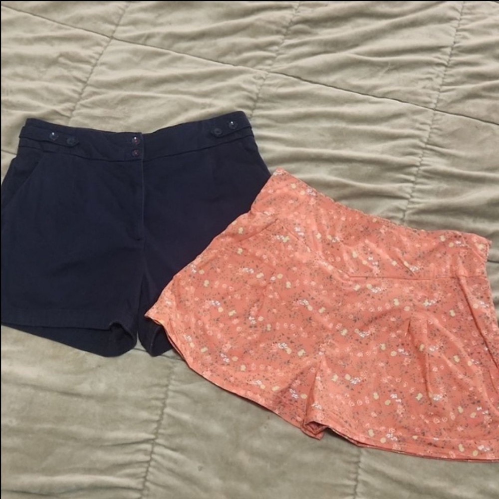(2) Pair of Pleated Shorts, Large